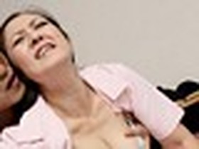 息子に抱かれた看護士の母 岩下ちづる　サンプル画像05